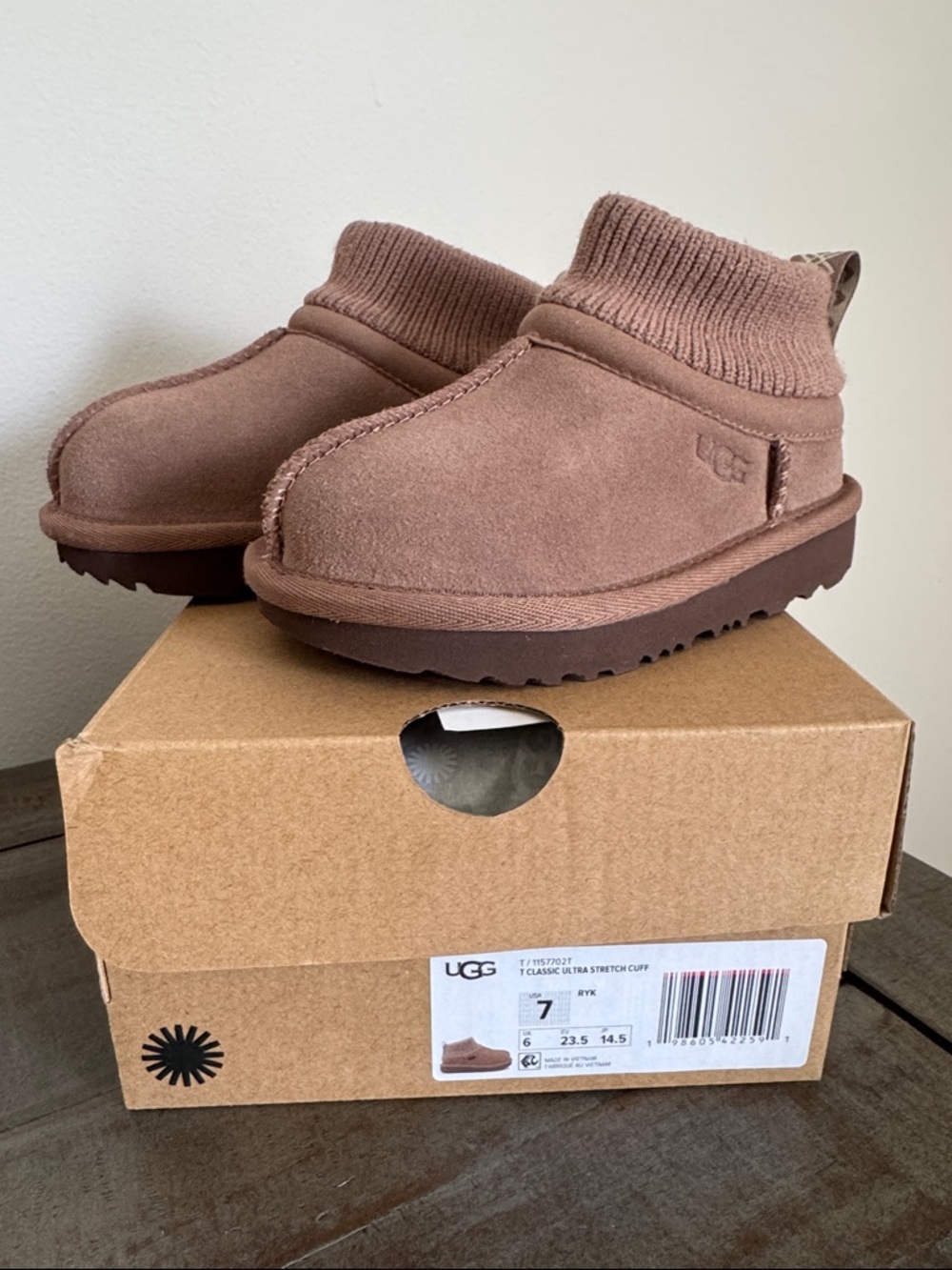 UGG T Classic Ultra Stretch Cuff Boot | Toddler Size 7 | Minimal wear